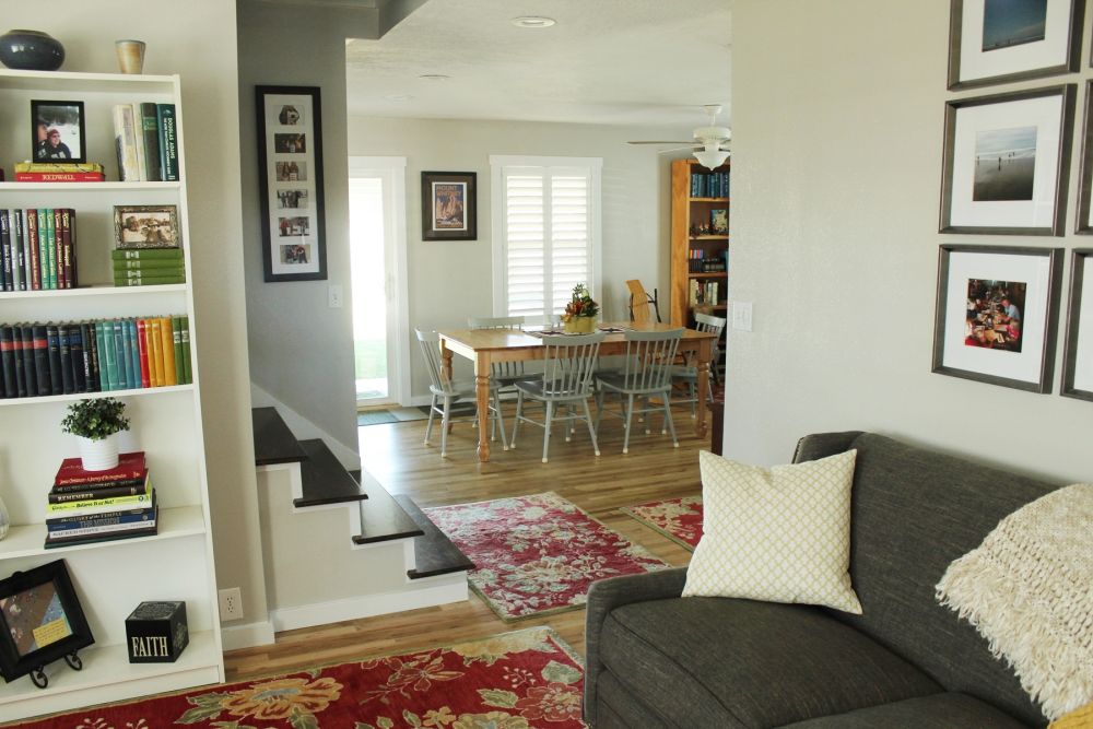 sdécor of this cozy living room