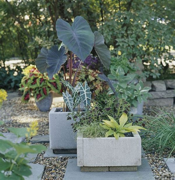 Simple diy concrete outdoor planters of pavers