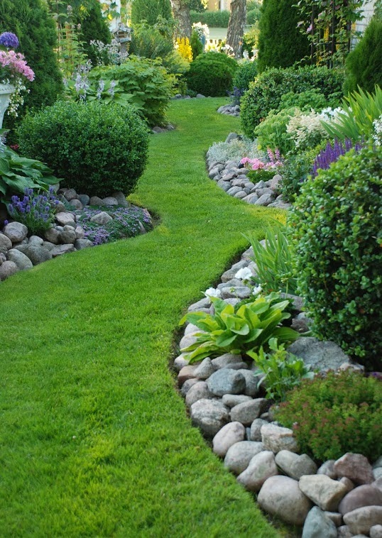 single-row-of-stones