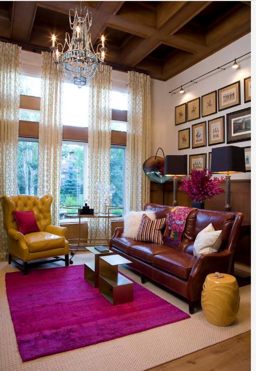 Sitting room bright pink rug and chandelier
