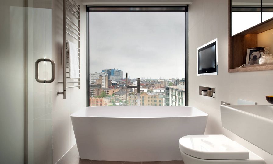 small-bathroom-with-big-view