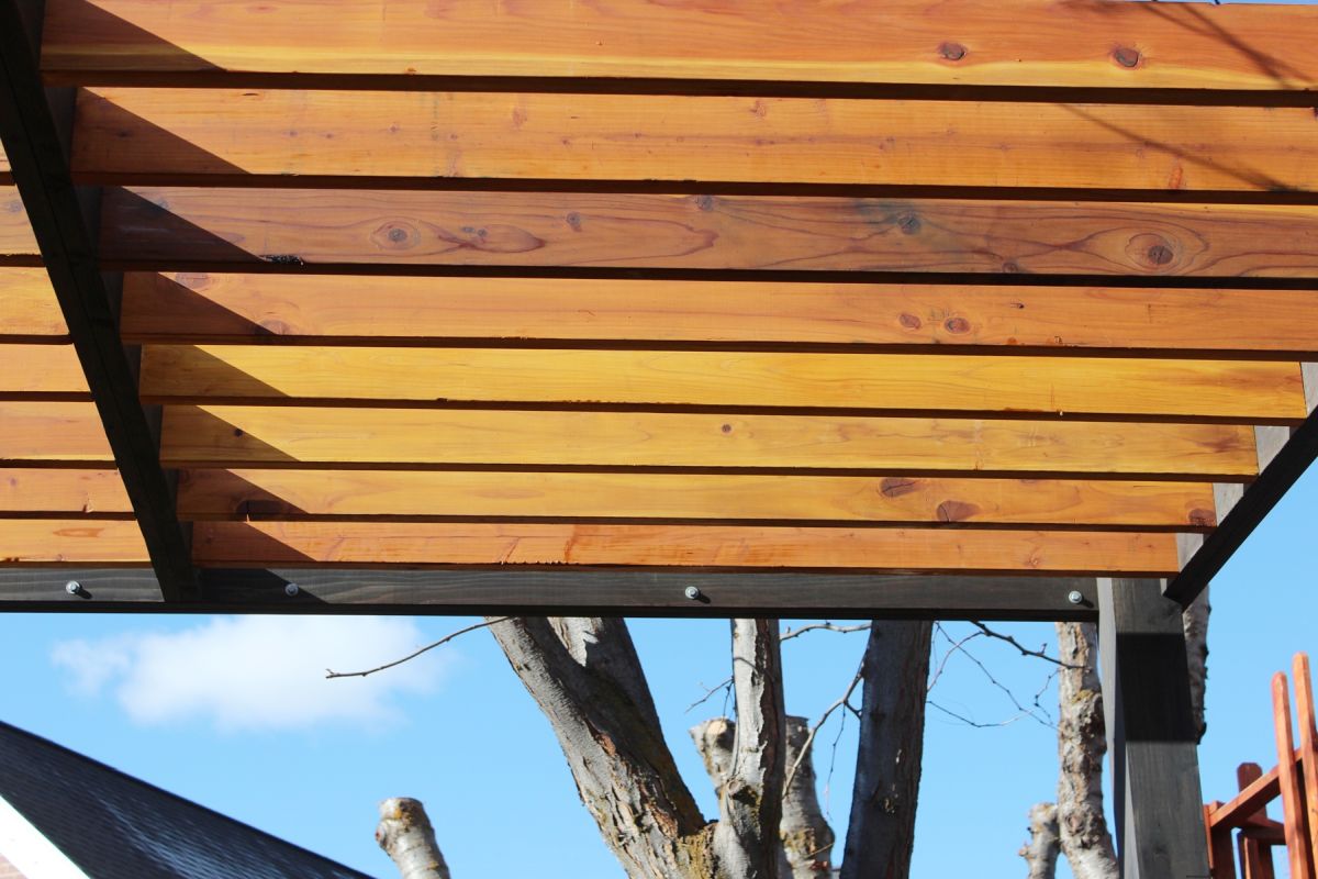 How to Install Modern Pergola Rafters Without Brackets - black stain