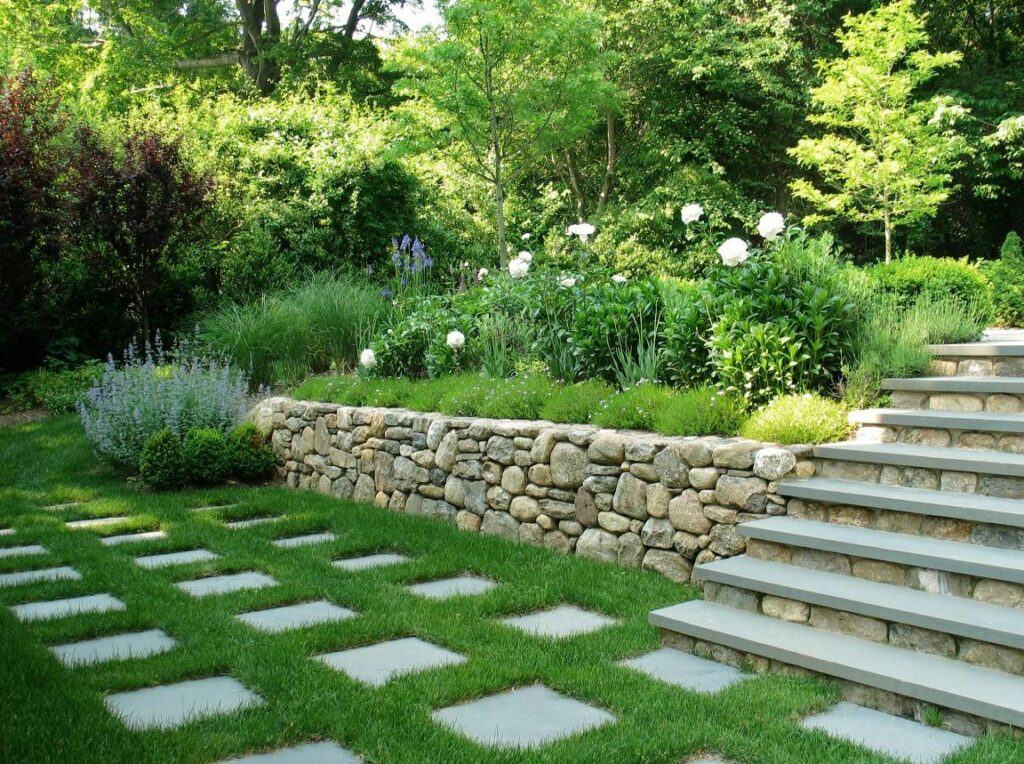 Stone retaining wall 1024x764