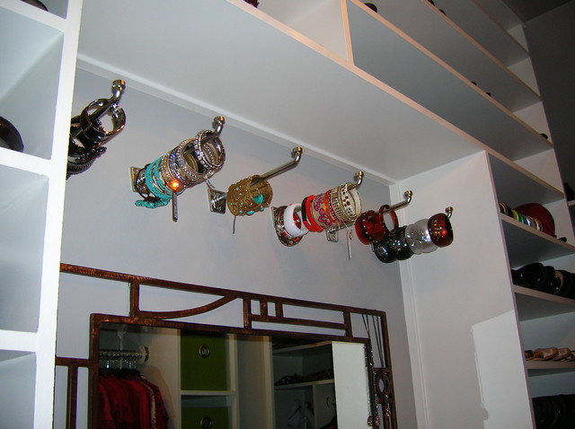 Store bracelet in hooks