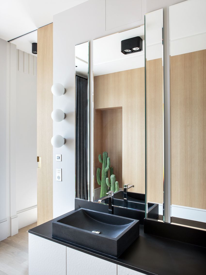 Stylish Parisian apartment bathroom black sink