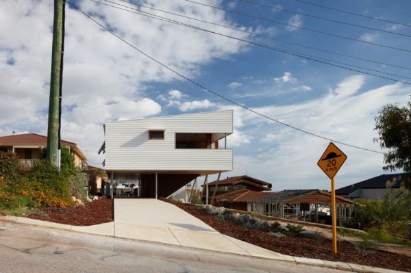 Suburban beach house by david barr ross brewin