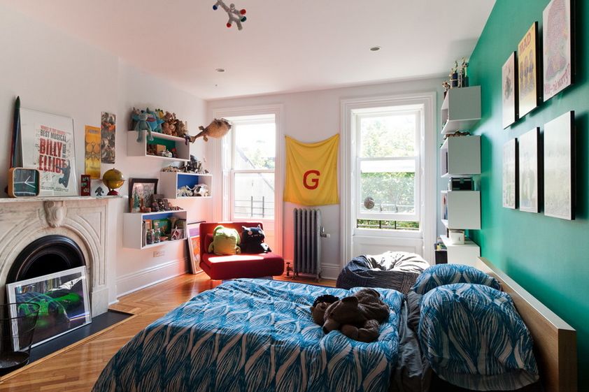 Teenage bedroom box shelving