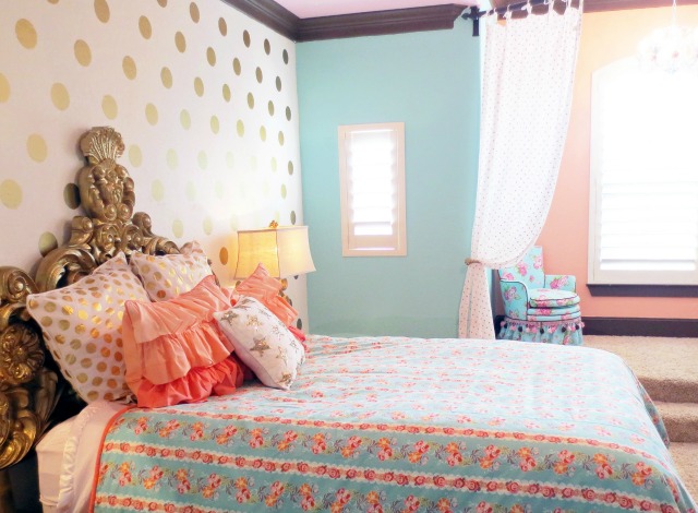 Teenage girl room mint and coral