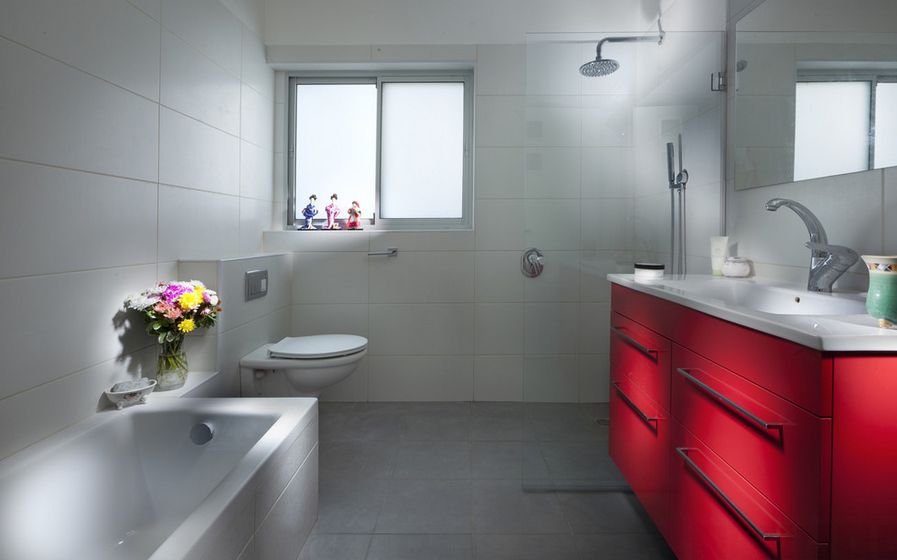 Toilet placed in a small nook
