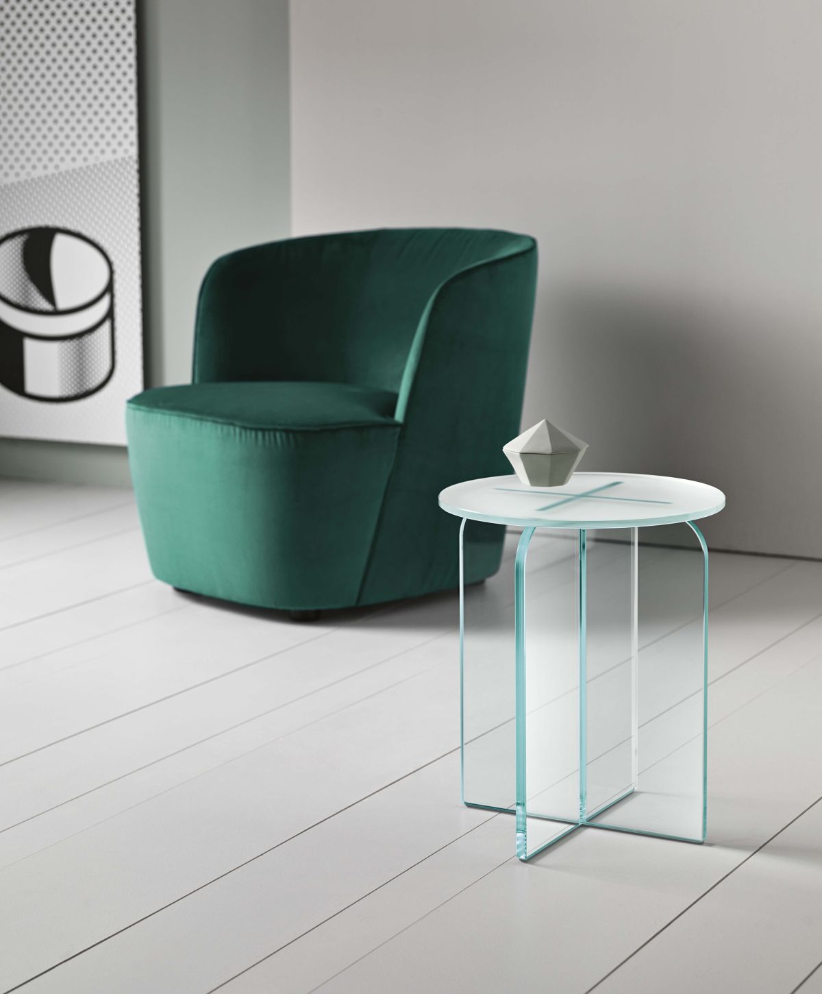 Whether you use it as a stool or as a small table, the Opalina has what it takes to stand out without being opulent