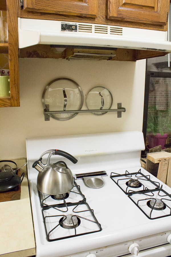 Towel bar for pod lids