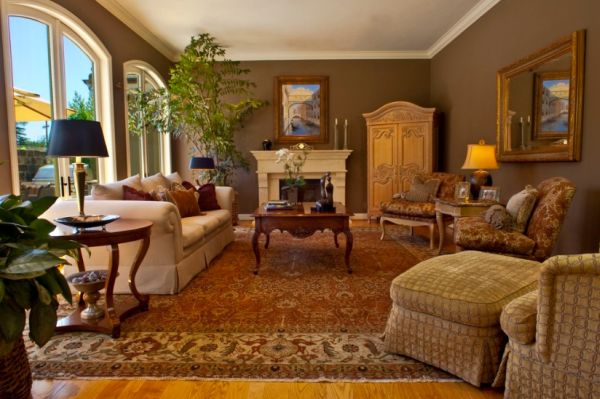 Traditional living room8