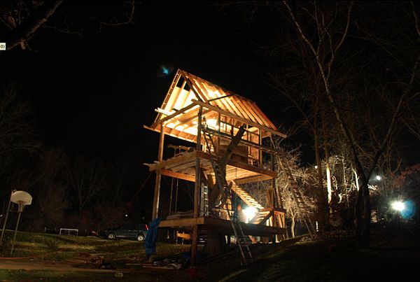 Tree house building1