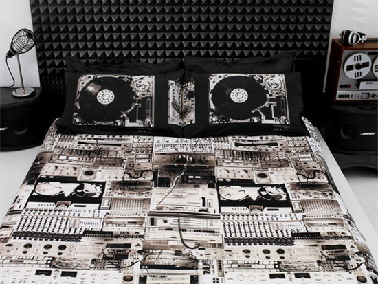 Turntable bedding