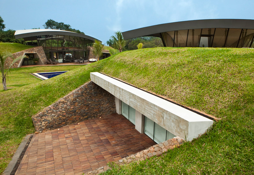 Two single family homes in paraguay Underground