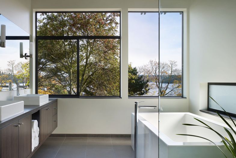 upstairs-bathroom-with-large-views