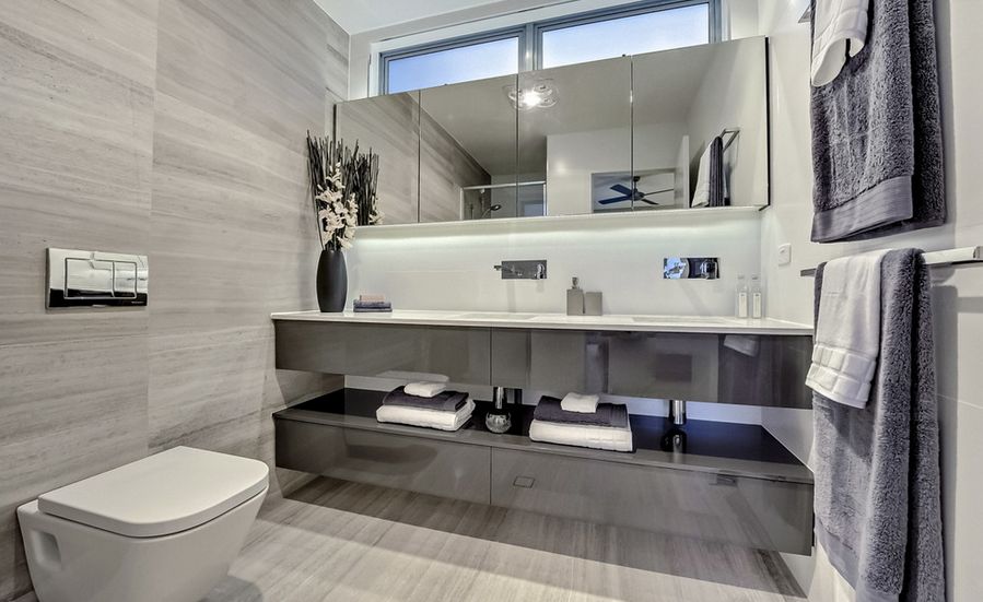 various-shades-of-marble-in-bathroom
