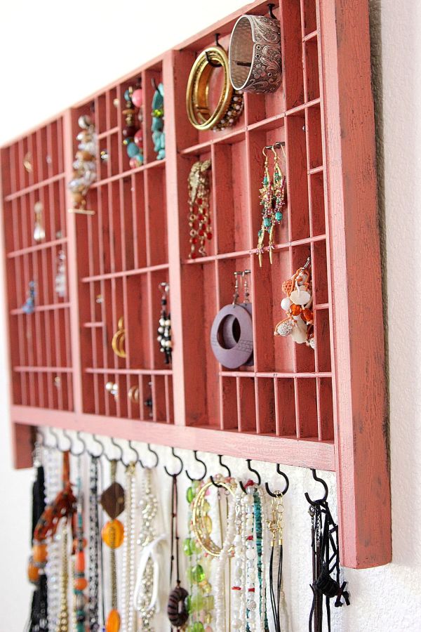 Wall jewelry display