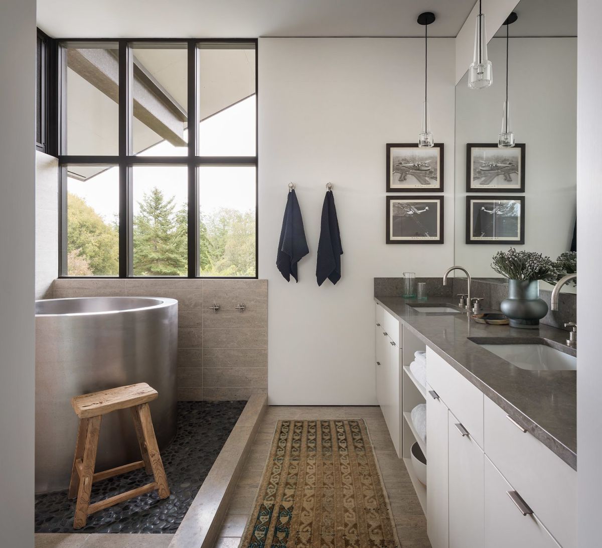 Waterfront home in the Pacific Northwest by Olson Kundig bathroom