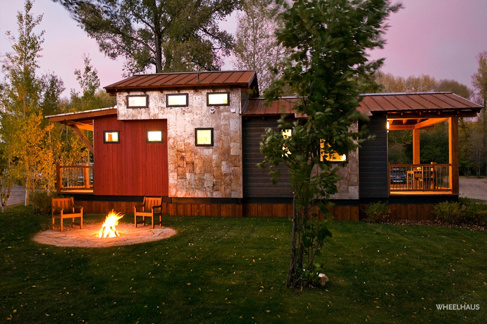 Wheelhaus cabin at night