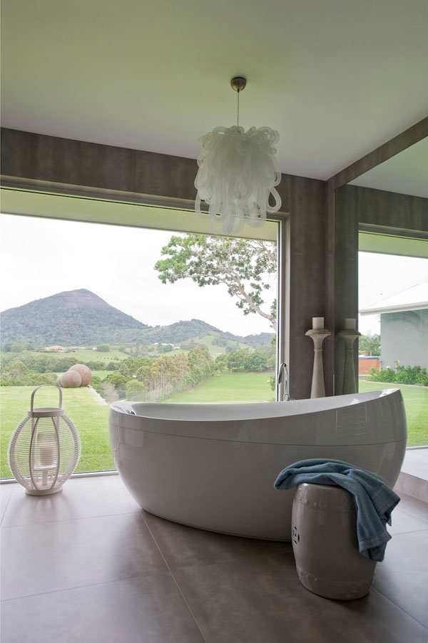 white-chandelier-above-the-bathtub