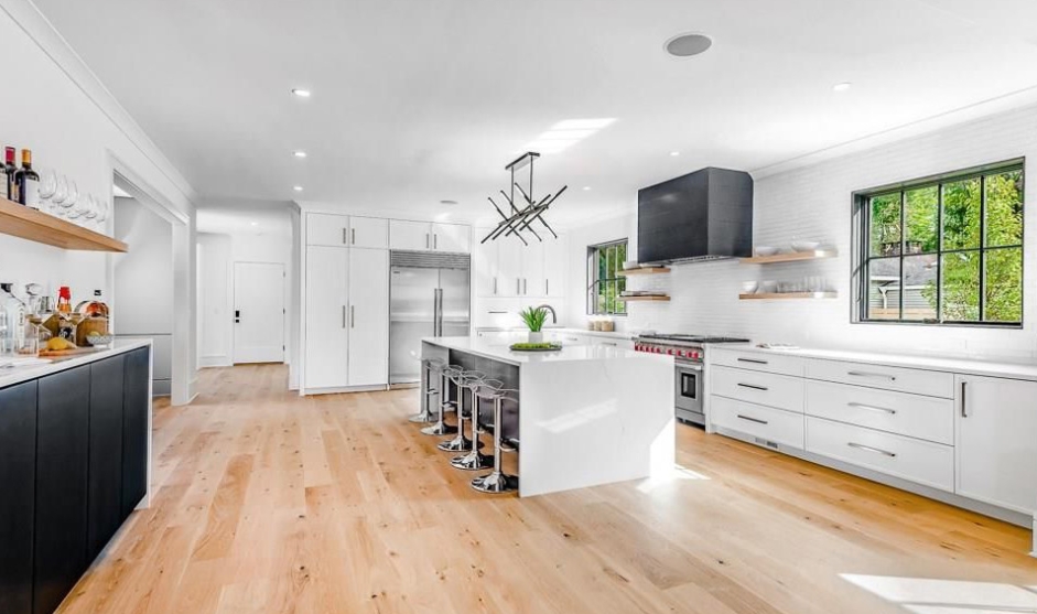 White kitchen is a fabulous option
