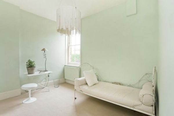 White living room decor green