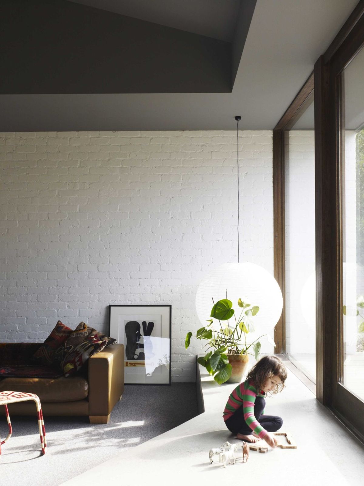 White painted bricks living room