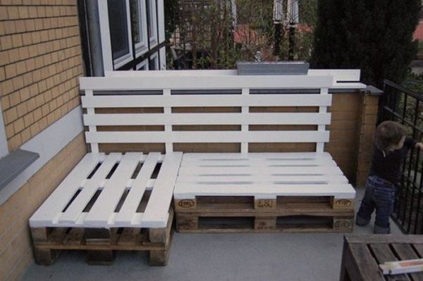 Wood pallets outdoor furniture