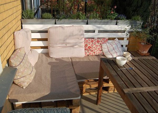 Wood pallets outdoor furniture1