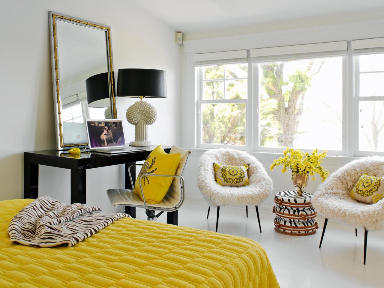 Yellow bedroom accents