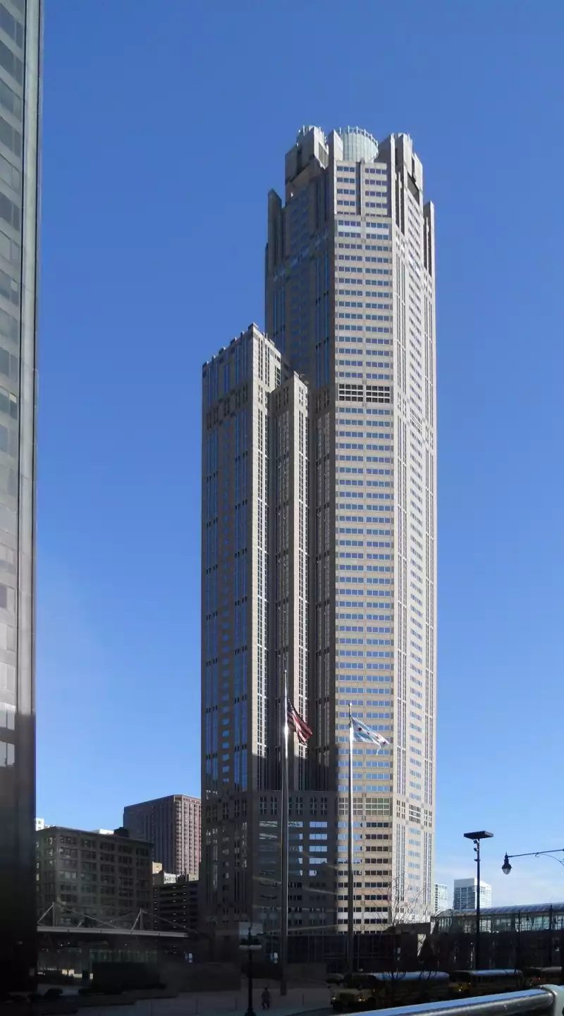 311 South Wacker Chicago: A Prominent Skyscaper