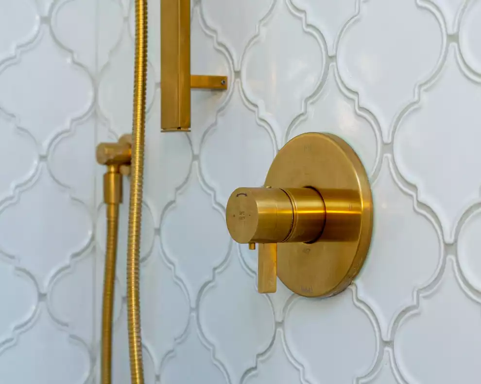 Arabesque Shower Tile