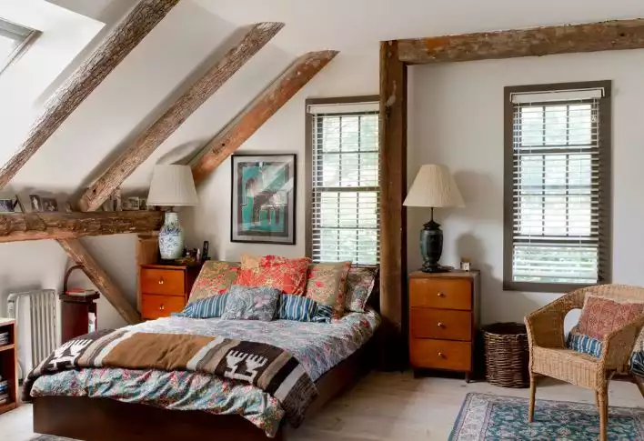 Attic bedroom with beams for teenage