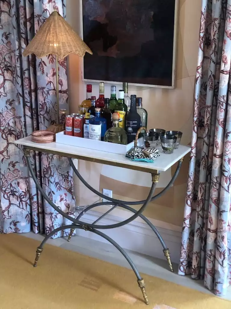 Bar table 768x1024