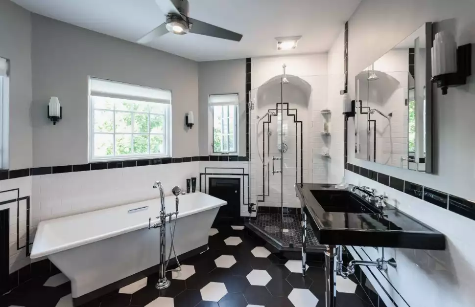 black and white art decor bathroom