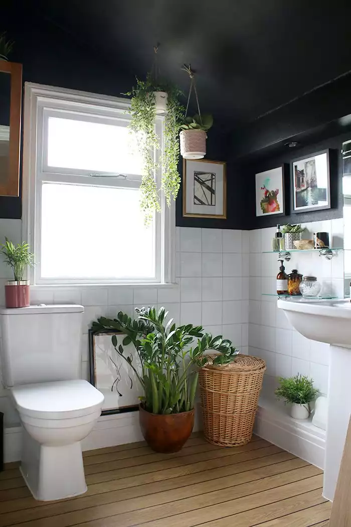 Black bathroom renovation DIY