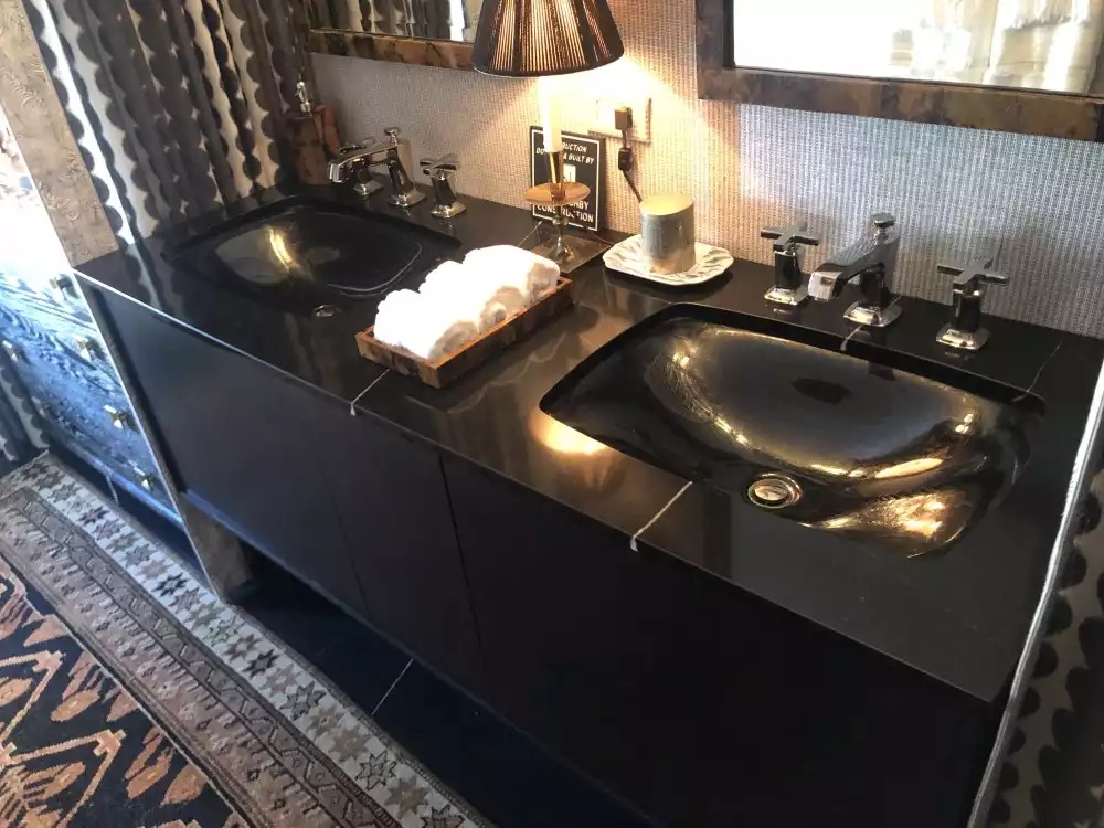 Black bathroom sink