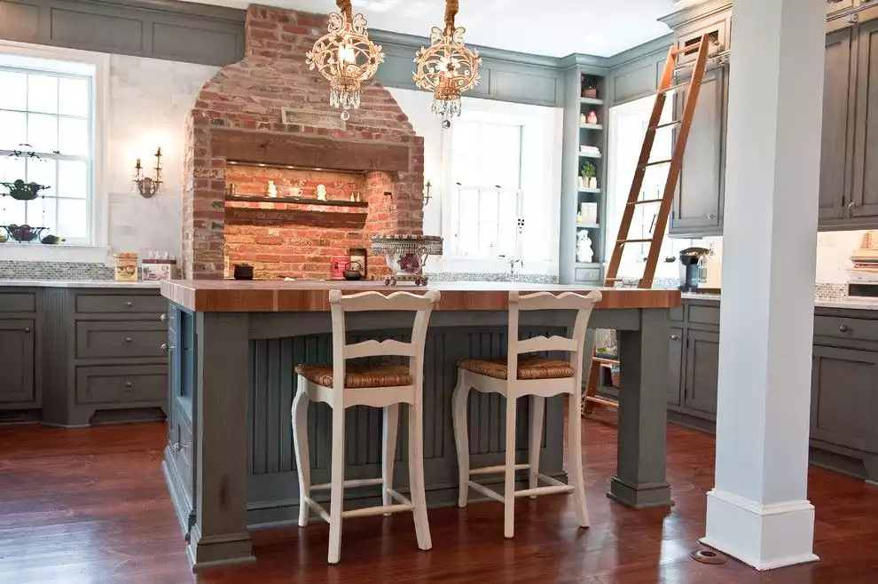 Brick accents for kitchen