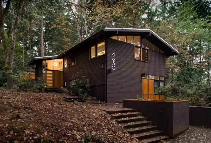 Brown color for the exterior of the house