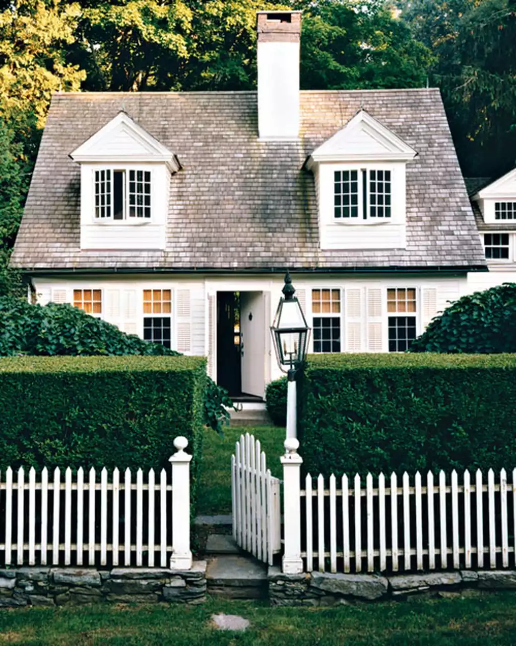 Cape exterior picket fence