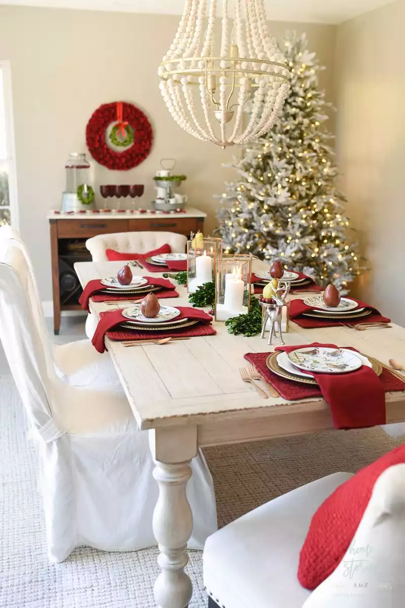 Christmas tablescape decor idea