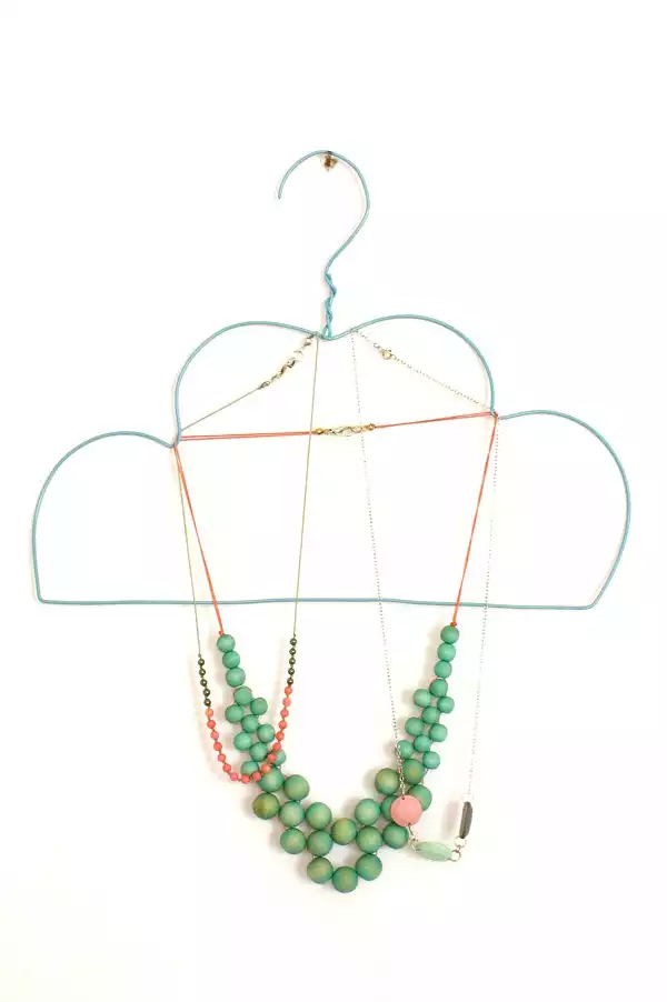 Coat hanger for jewelry