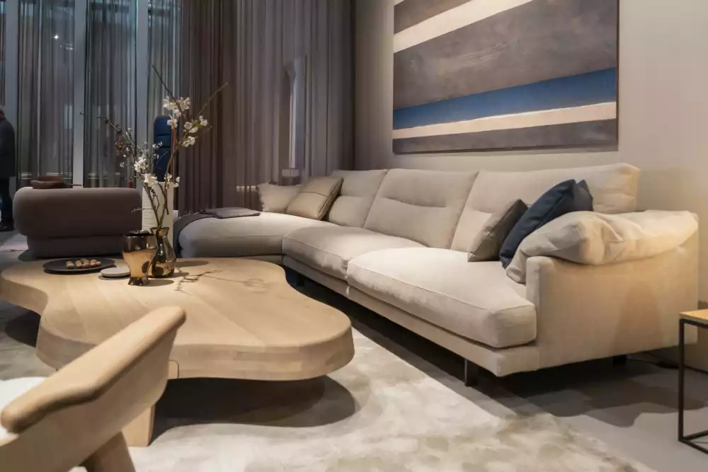 Coffee table with rounded corners