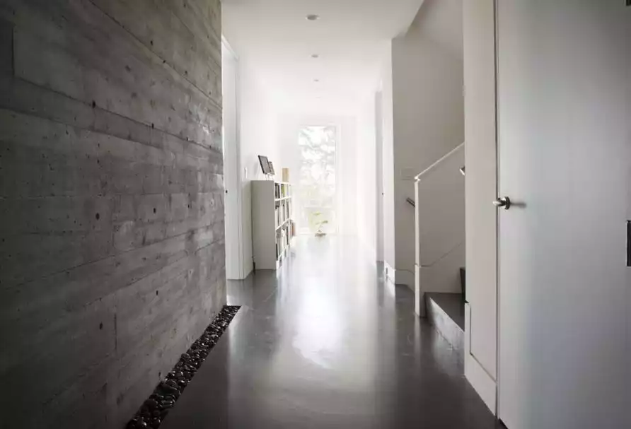 Concrete walls entryway