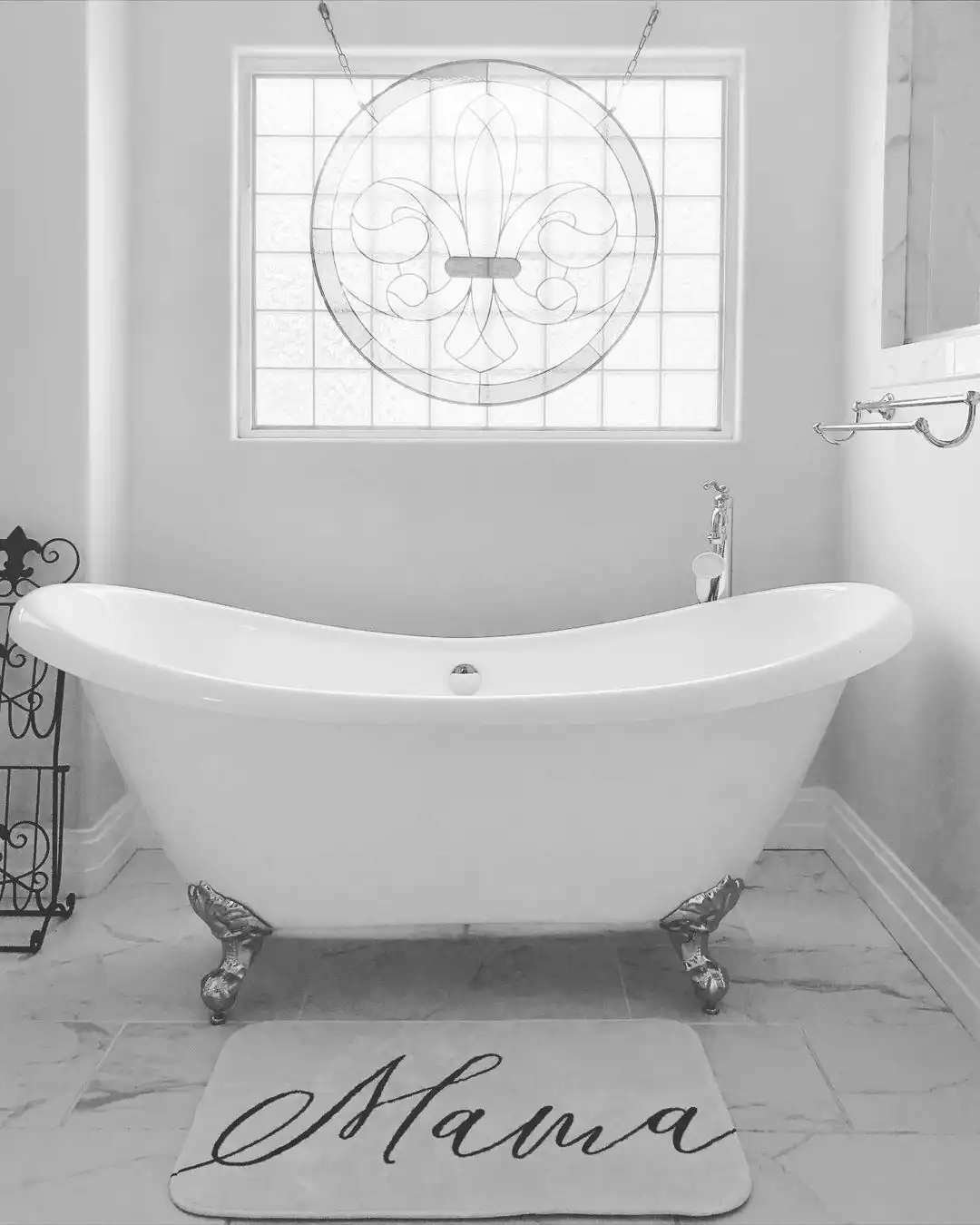 Cool, Serene Bath Space