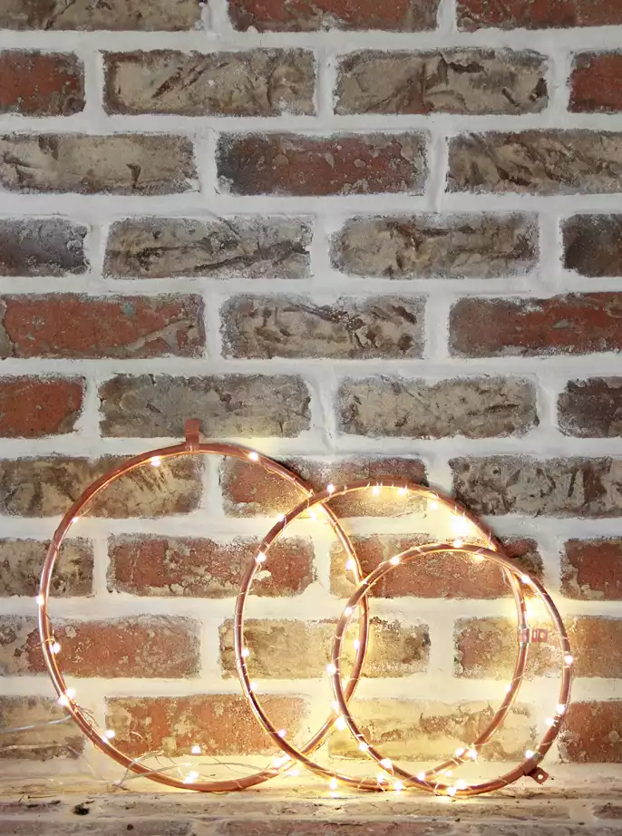 Minimalist wreaths with string lights