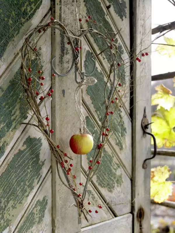 Creative Visual Berry Vine and Apple Design