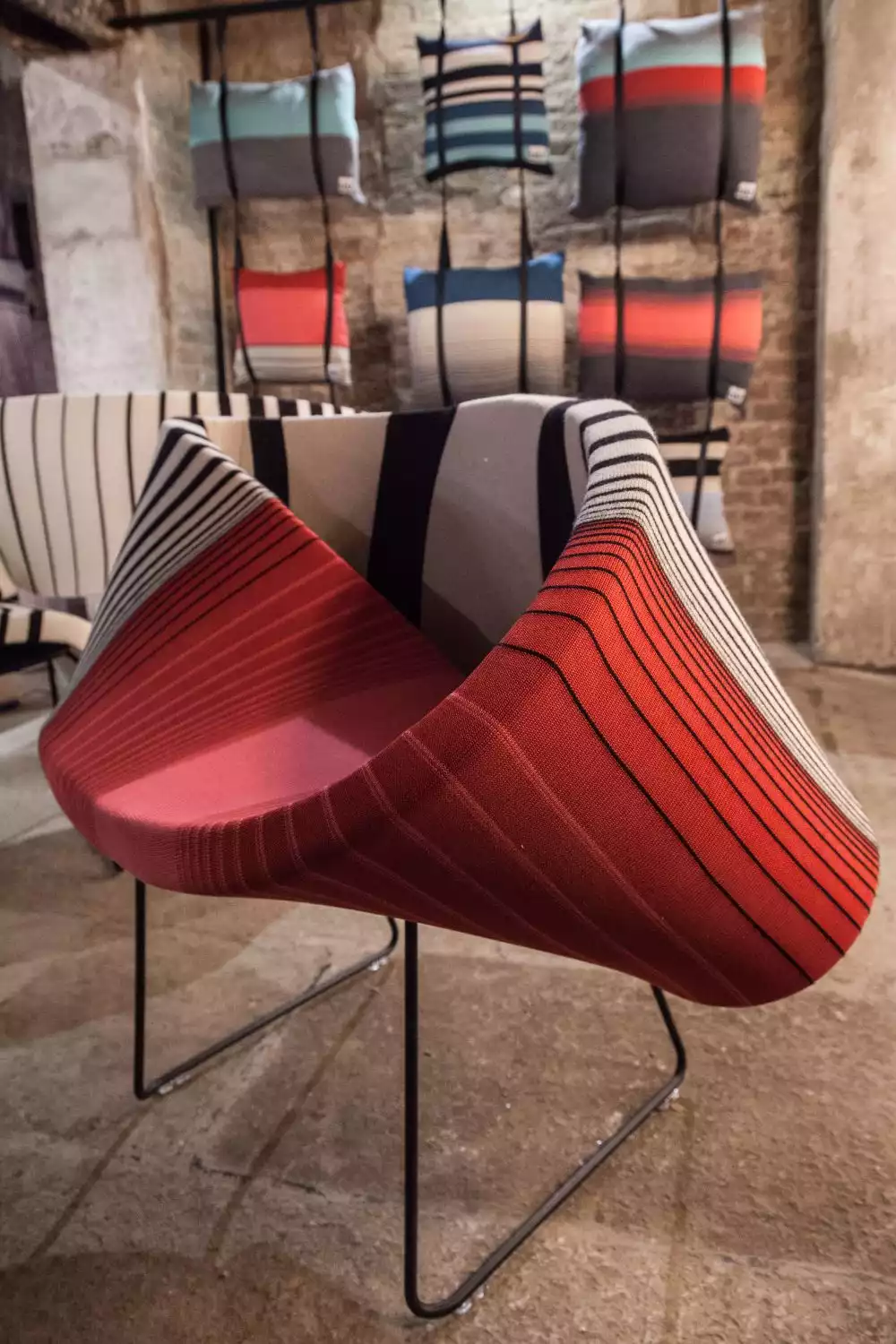 Curved colorful LEIZ chair