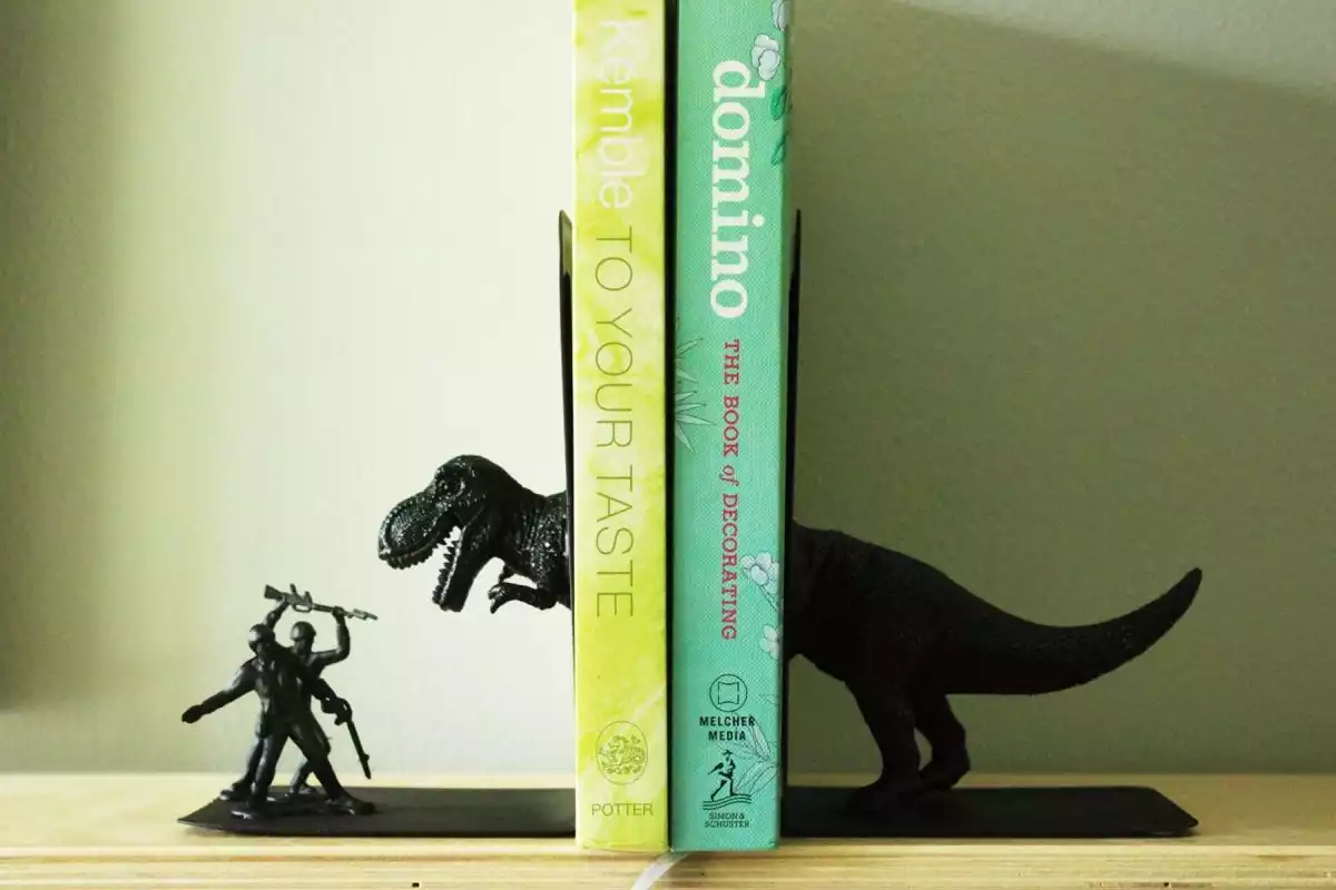 DIY Bookends-Slide your books between the bookends